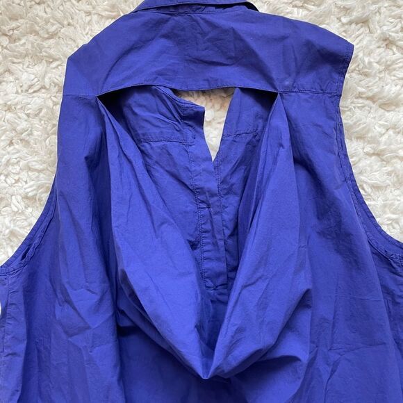 Hache Sleeveless Button Down Open Back Shirt - Picture 8 of 8